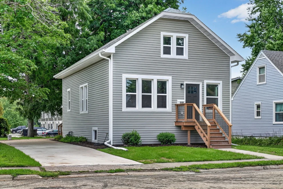 Unit for sale at 558 S 3rd Street, Rochelle, IL 61068