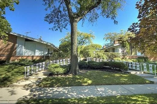 Unit for sale at 7027 TRIPP Avenue, LINCOLNWOOD, IL 60712