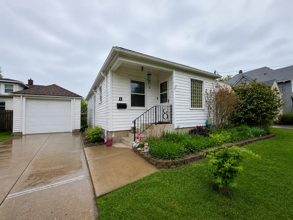 Unit for sale at 8 Monroe Street, Elgin, IL 60123