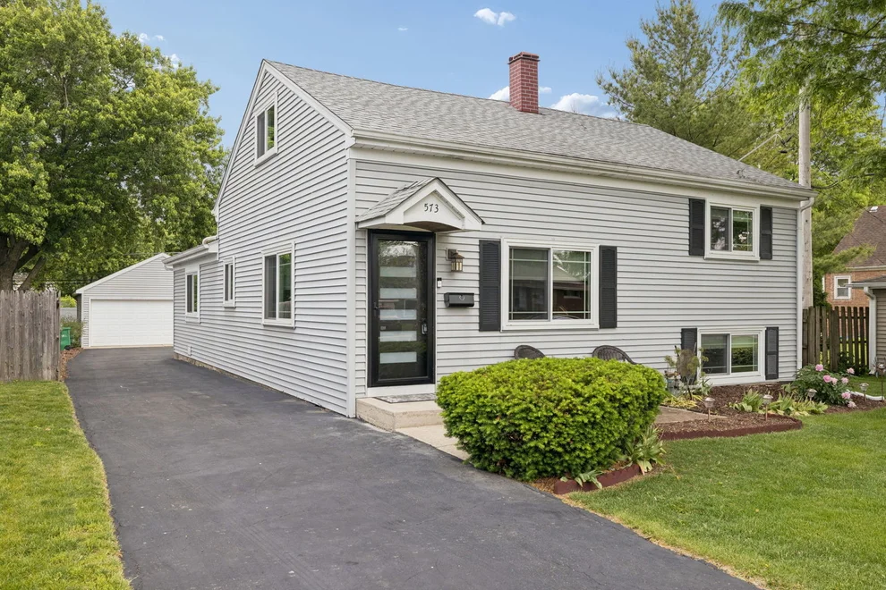 Unit for sale at 573 S Chase Avenue, Lombard, IL 60148