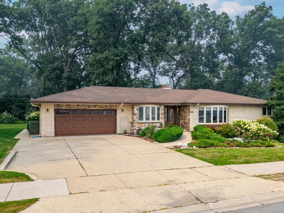 Unit for sale at 304 E Irving Park Road, Roselle, IL 60172
