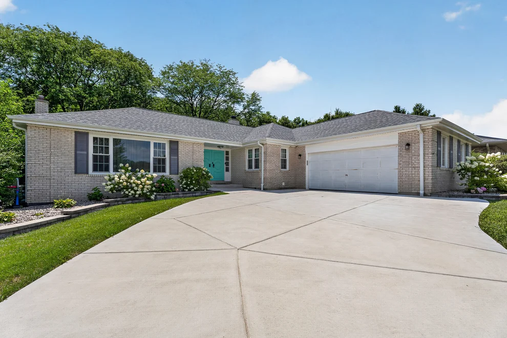 Unit for sale at 7449 W Ute Lane, Palos Heights, IL 60463