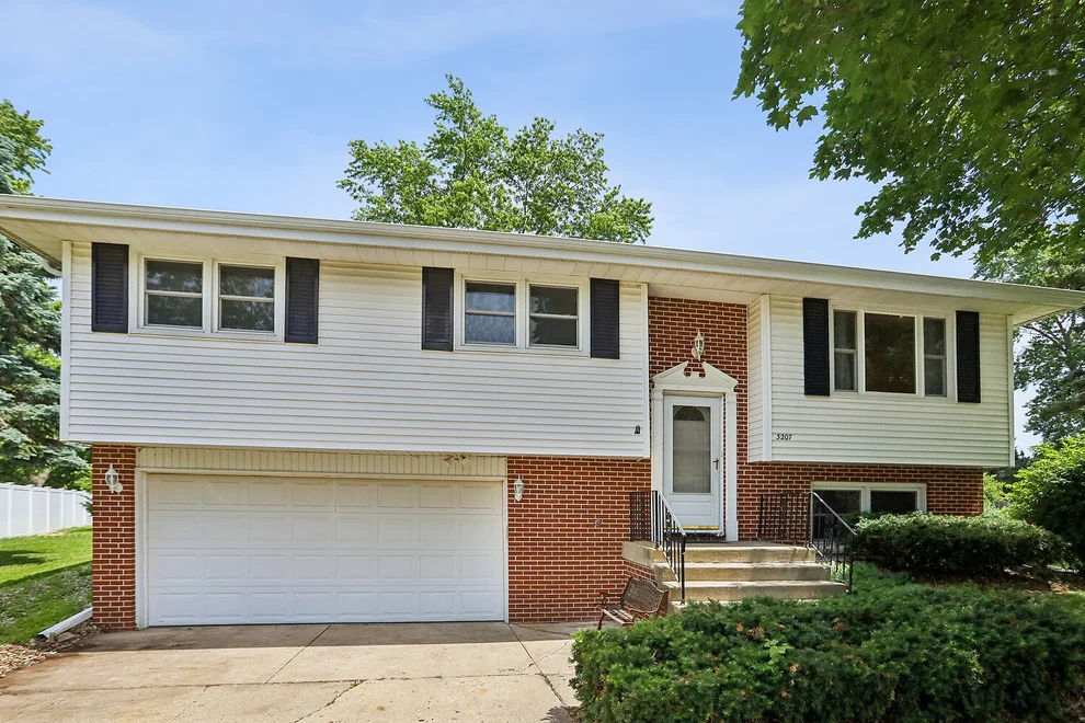 Unit for sale at 3207 Indian Wood Lane, Joliet, IL 60431