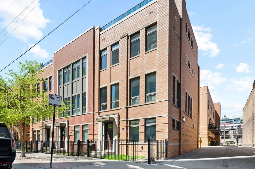 Unit for sale at 1626 S prairie Avenue, Chicago, IL 60616