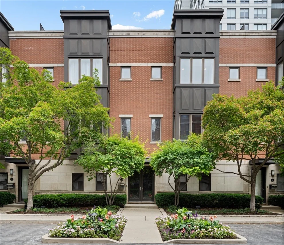 Unit for sale at 460 W Superior Street, Chicago, IL 60654