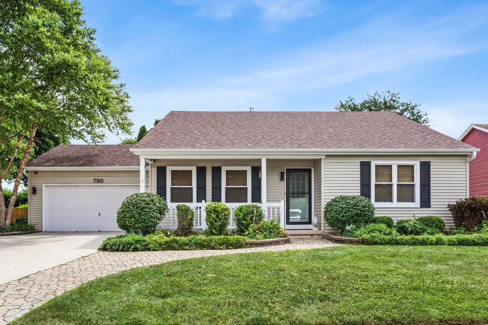 Unit for sale at 795 Springhill Court, Elgin, IL 60120