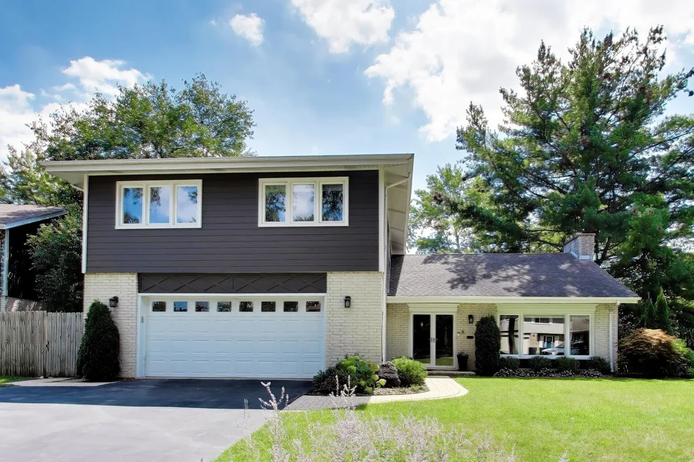 Unit for sale at 1919 Sunnyside Circle, Northbrook, IL 60062