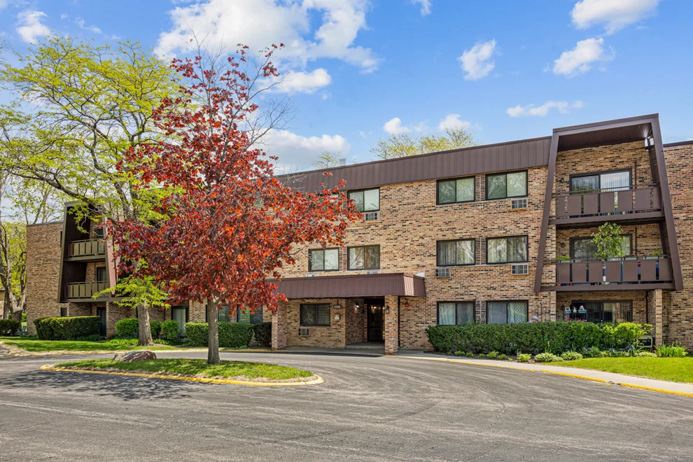 Unit for sale at 2604 N Windsor Drive, Arlington Heights, IL 60004