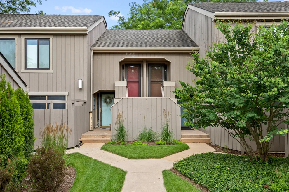 Unit for sale at 1285 Oak Hill Road, Lake Barrington, IL 60010