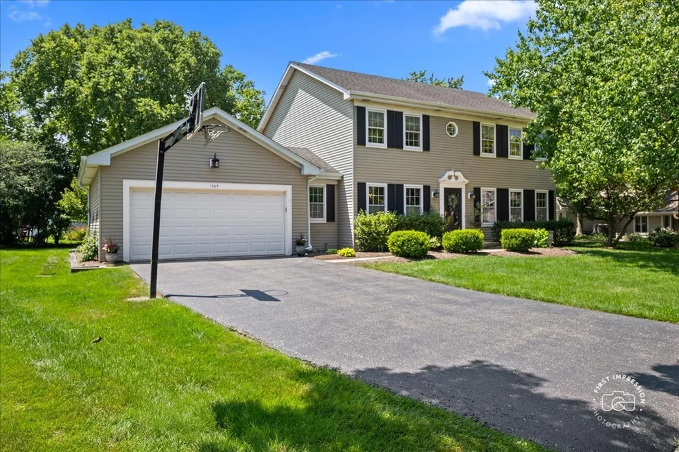 Unit for sale at 1509 Bonaventure Drive, Naperville, IL 60563