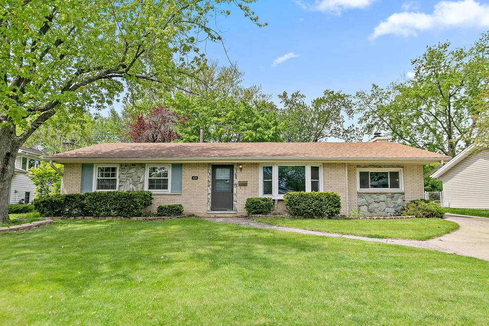 Unit for sale at 616 Grace Lane, Schaumburg, IL 60193