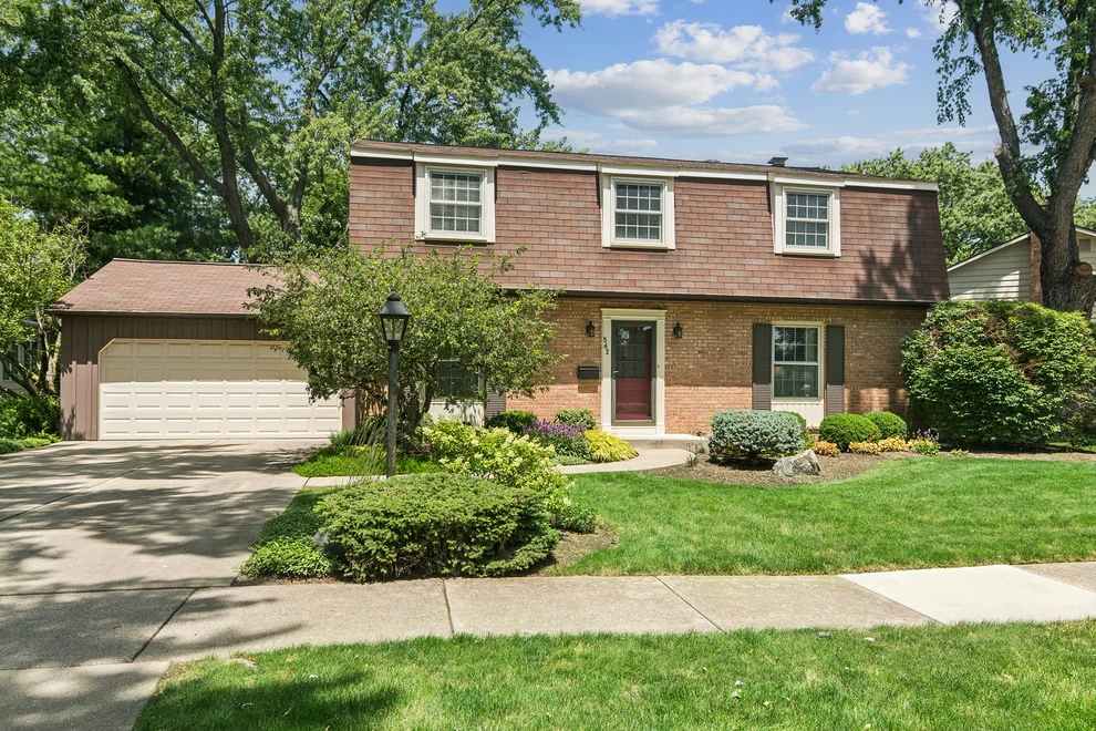 Unit for sale at 562 E Carpenter Drive, Palatine, IL 60074