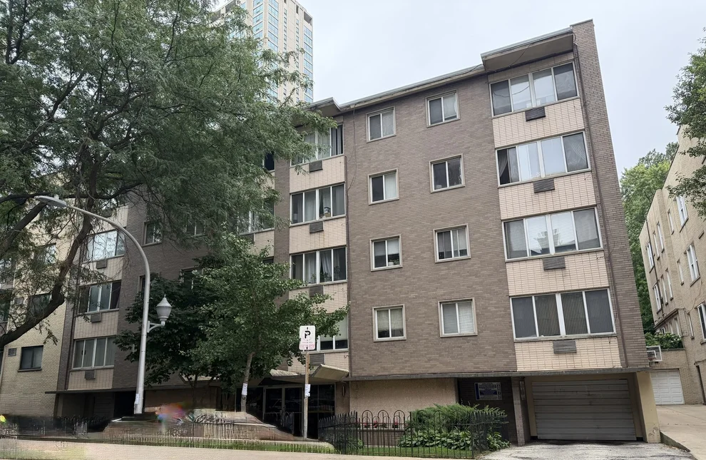 Unit for sale at 539 W Stratford Place, Chicago, IL 60657