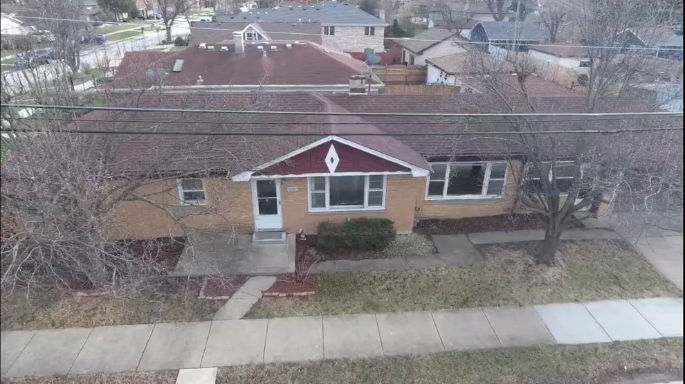 Unit for sale at 8500 Parkside Avenue, Burbank, IL 60459