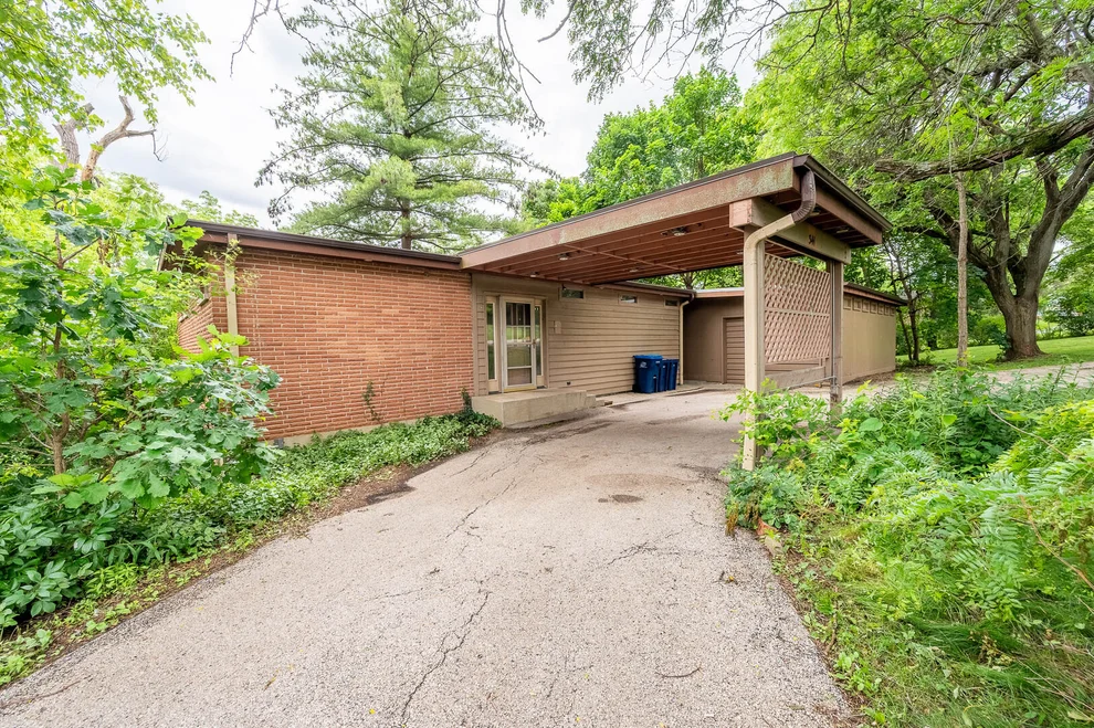Unit for sale at 341 Hickory Haven Drive E, Gurnee, IL 60031