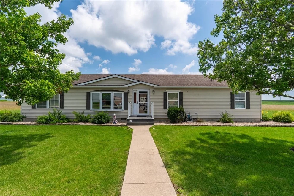 Unit for sale at 26151 E 2500 North Road, Lexington, IL 61753