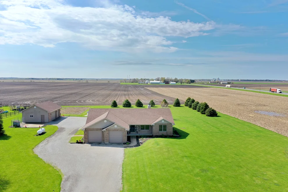 Unit for sale at 13042 E 10500n Road, Grant Park, IL 60940