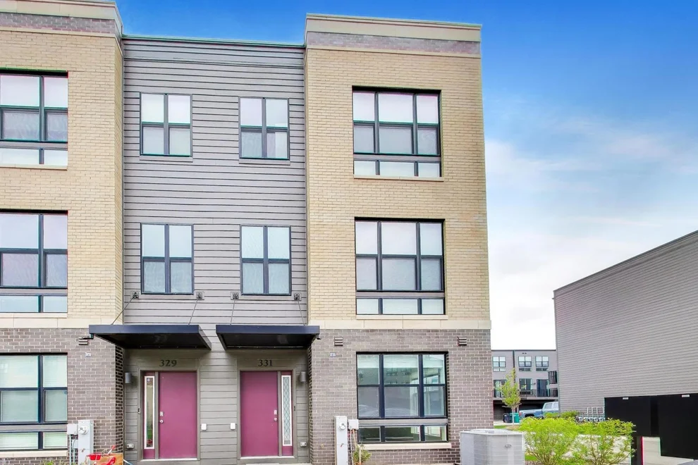 Unit for sale at 331 Summit Circle, Lombard, IL 60148