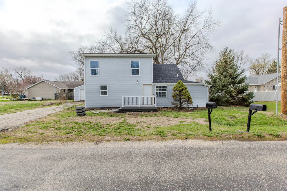 Unit for sale at 305 Chestnut Street, Hudson, IL 61748