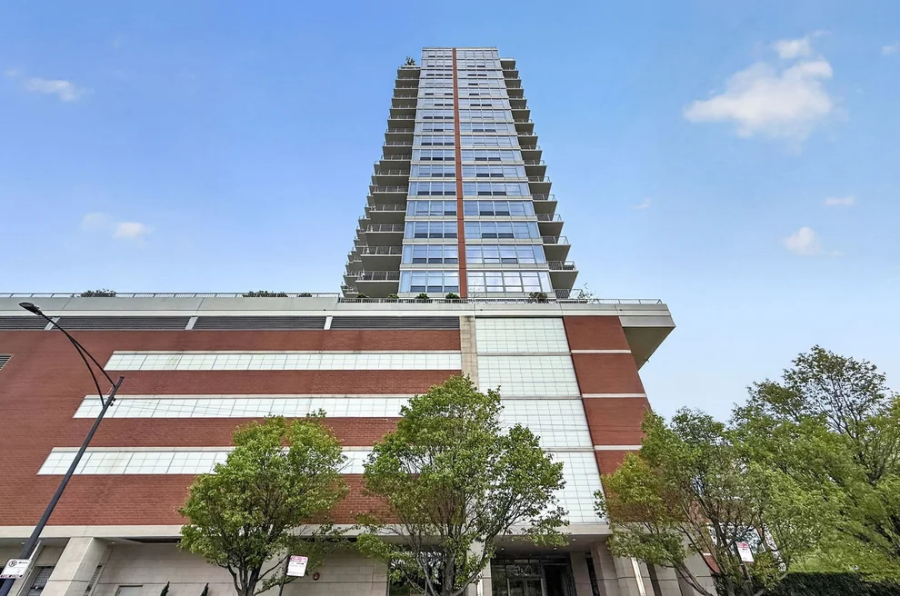 Unit for sale at 1600 S Prairie Avenue, Chicago, IL 60616