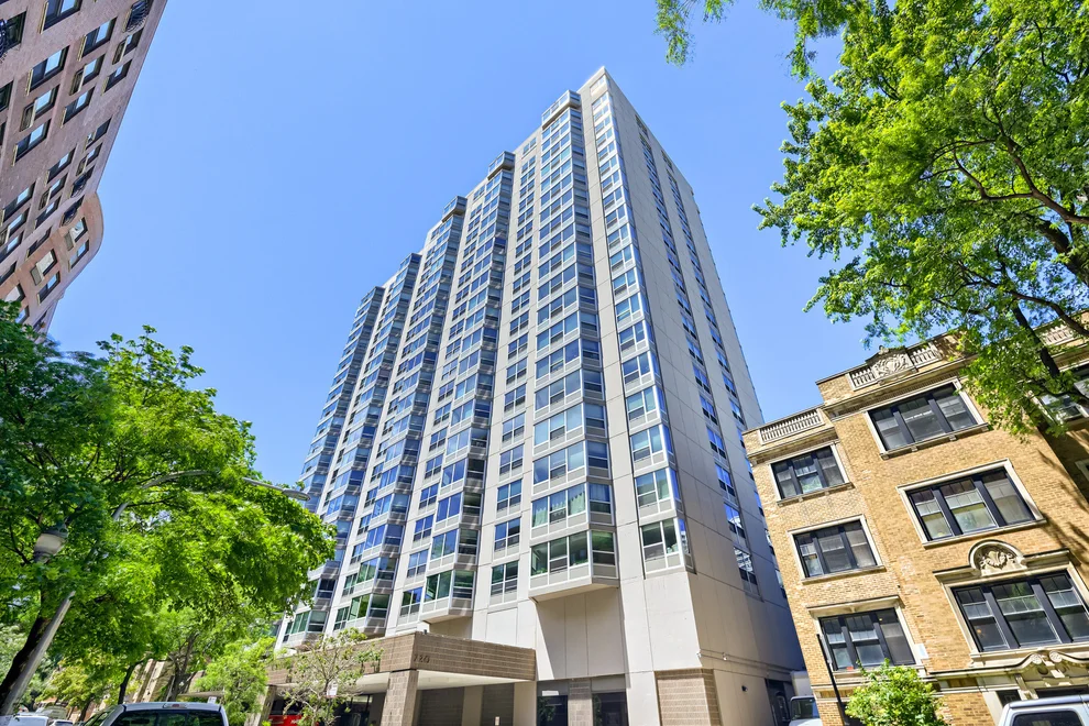 Unit for sale at 720 W Gordon Terrace, Chicago, IL 60613
