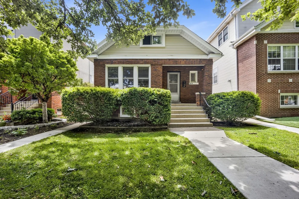 Unit for sale at 2419 W Berenice Avenue, Chicago, IL 60618