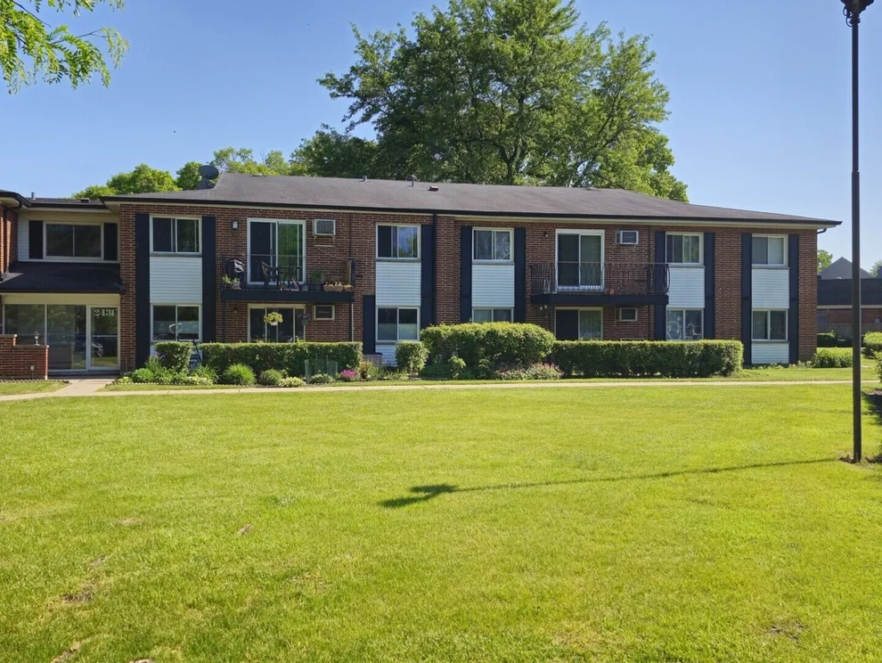 Unit for sale at 2431 E Brandenberry Court, Arlington Heights, IL 60004