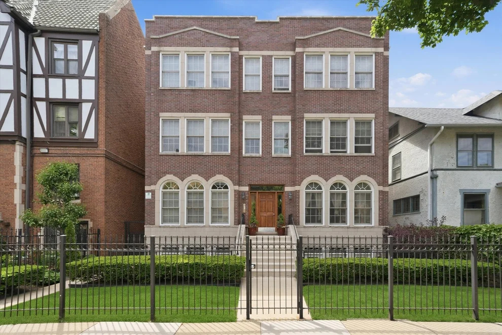 Unit for sale at 7018 N Ashland Boulevard, Chicago, IL 60626