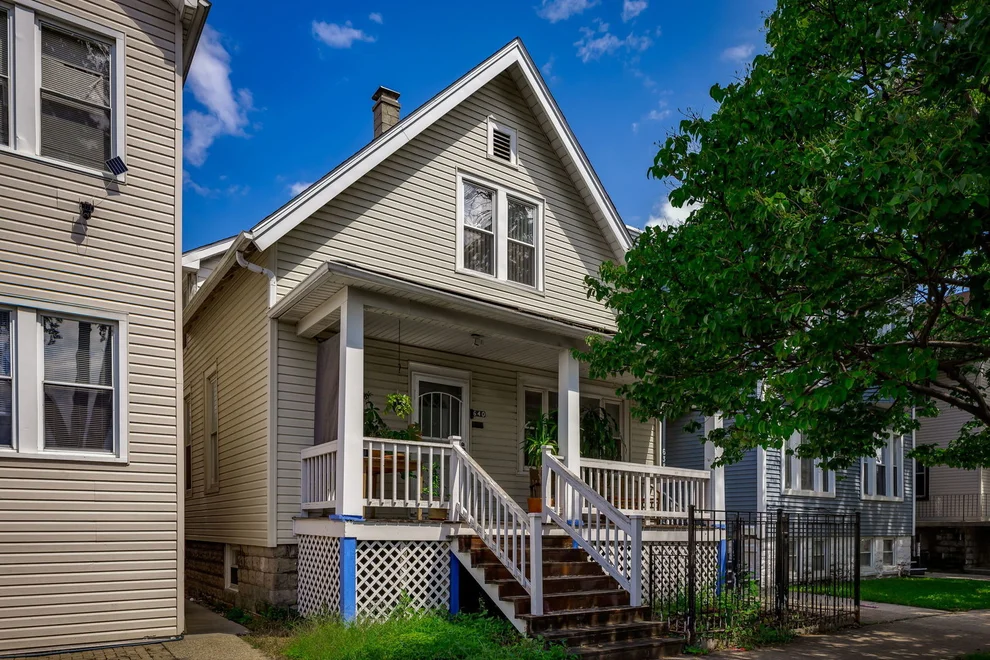 Unit for sale at 640 W 44th Street, Chicago, IL 60609