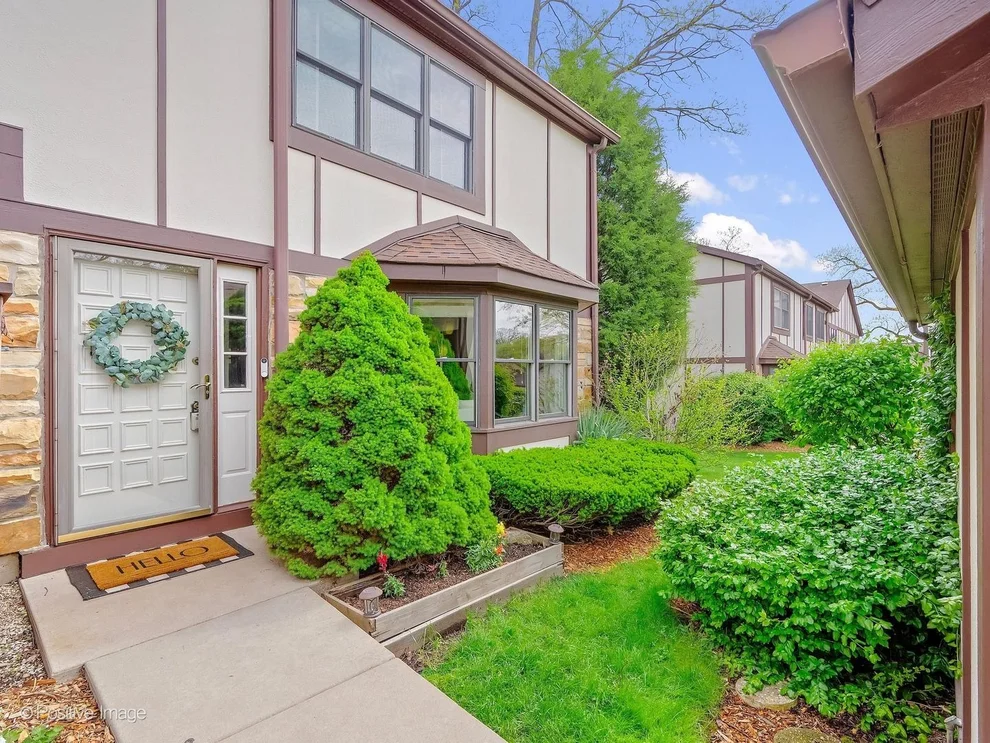 Unit for sale at 67 WHITE OAK Circle, St. Charles, IL 60174