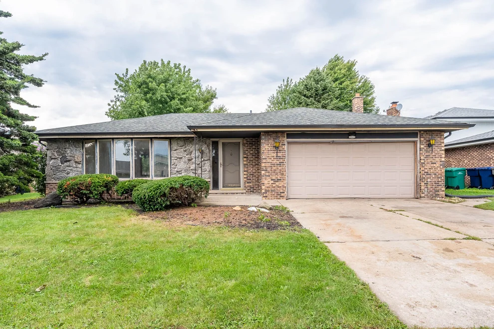 Unit for sale at 15612 Heather Court, Orland Park, IL 60462
