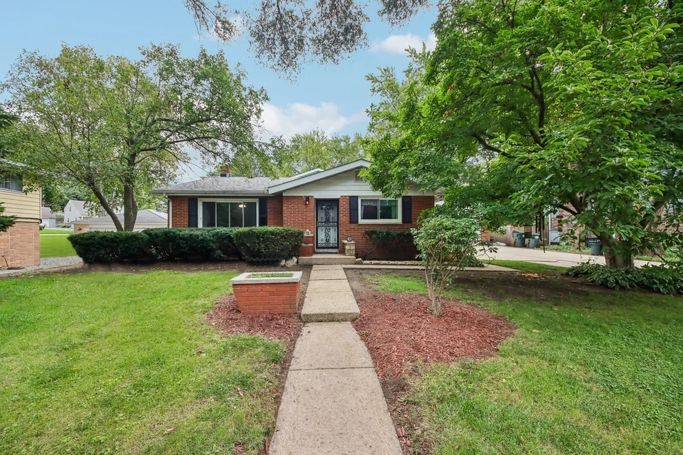 Unit for sale at 213 Edgemont Street, Mundelein, IL 60060