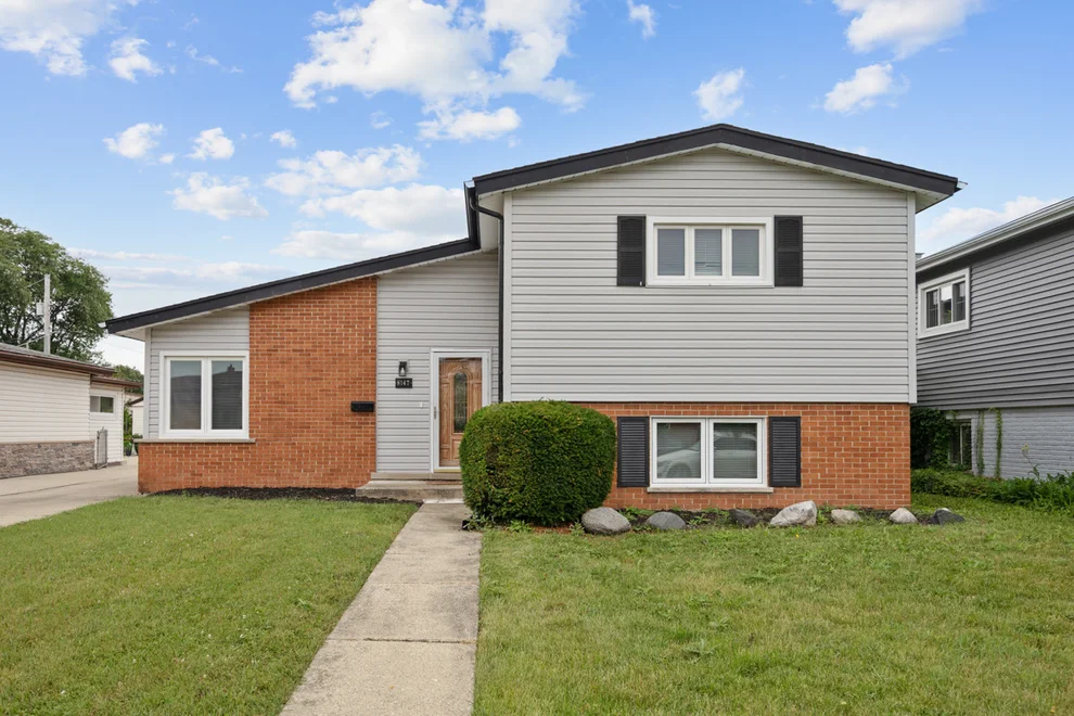 Unit for sale at 8147 N Chester Avenue, Niles, IL 60714