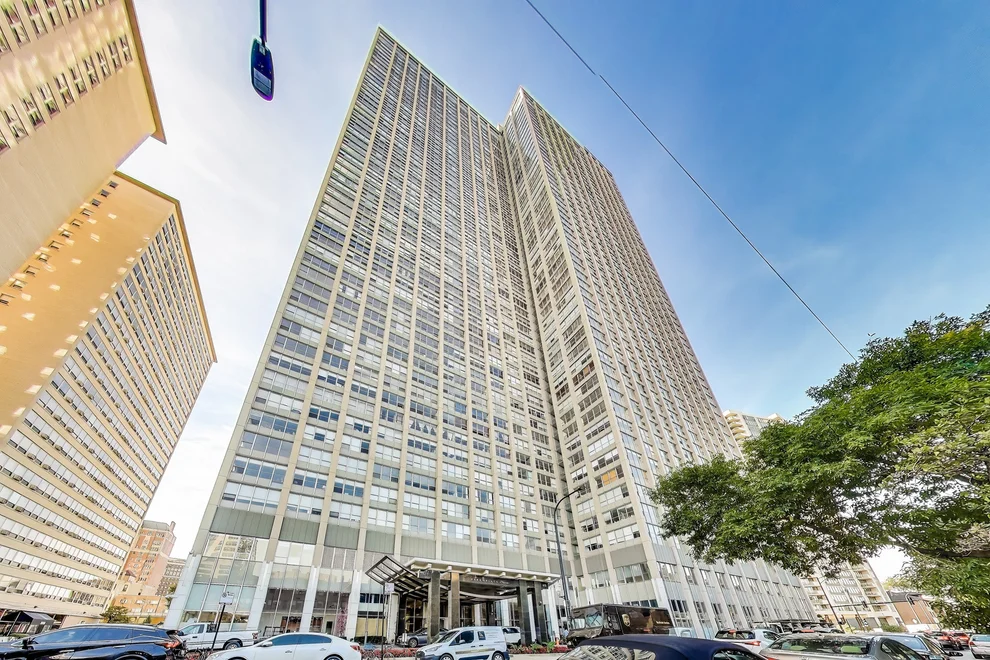 Unit for sale at 655 W IRVING PARK Road, Chicago, IL 60613