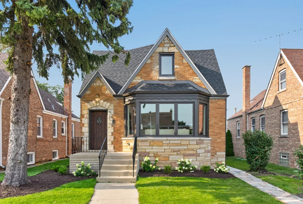 Unit for sale at 5652 W Cullom Avenue, Chicago, IL 60634