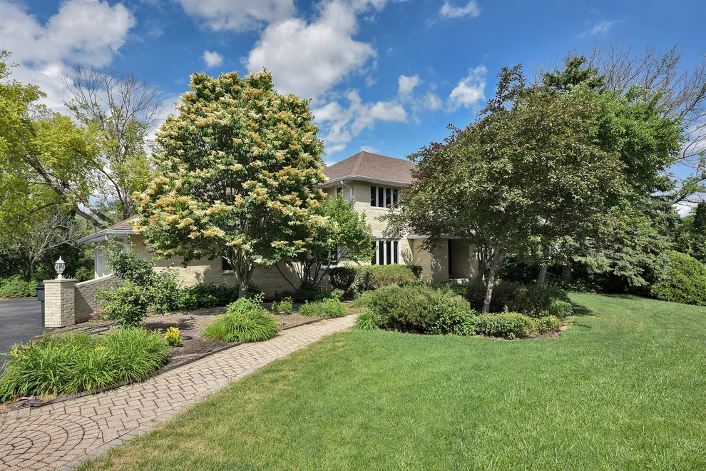 Unit for sale at 190 Betty Drive, Inverness, IL 60010