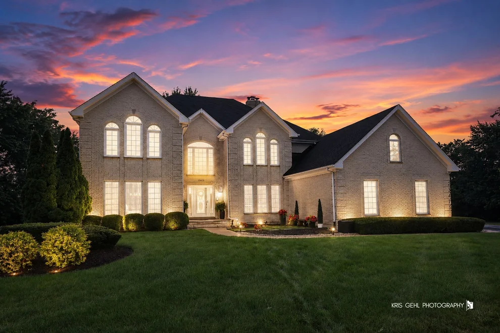 Unit for sale at 23475 W Newhaven Drive, Hawthorn Woods, IL 60047