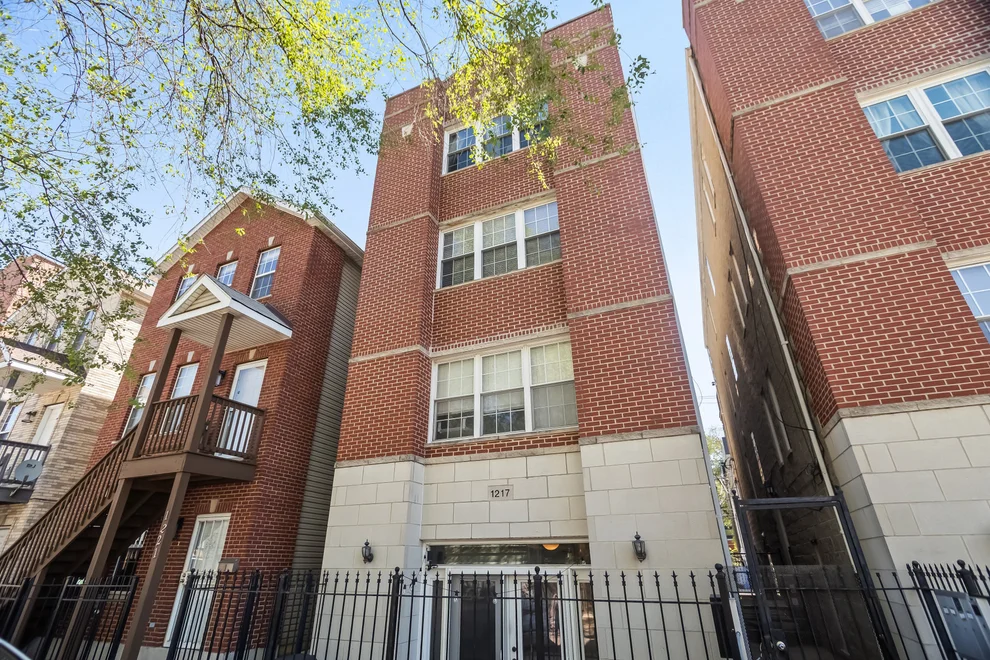 Unit for sale at 1217 N HONORE Street, Chicago, IL 60622