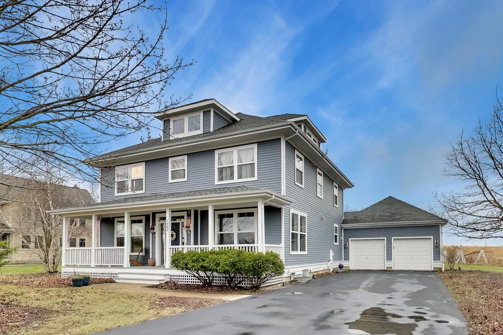 Unit for sale at 1082 Prairie Trail, Grayslake, IL 60030