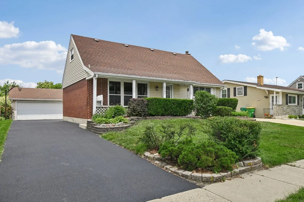Unit for sale at 674 Saint Marys Parkway, Buffalo Grove, IL 60089