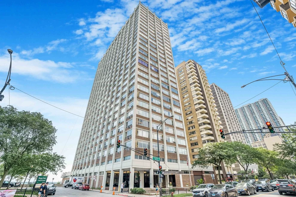 Unit for sale at 6171 N Sheridan Road, Chicago, IL 60660