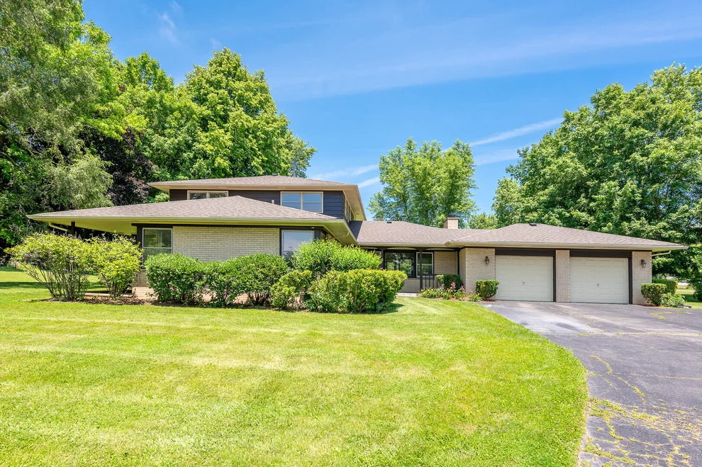 Unit for sale at 14950 W York House Road, Wadsworth, IL 60083