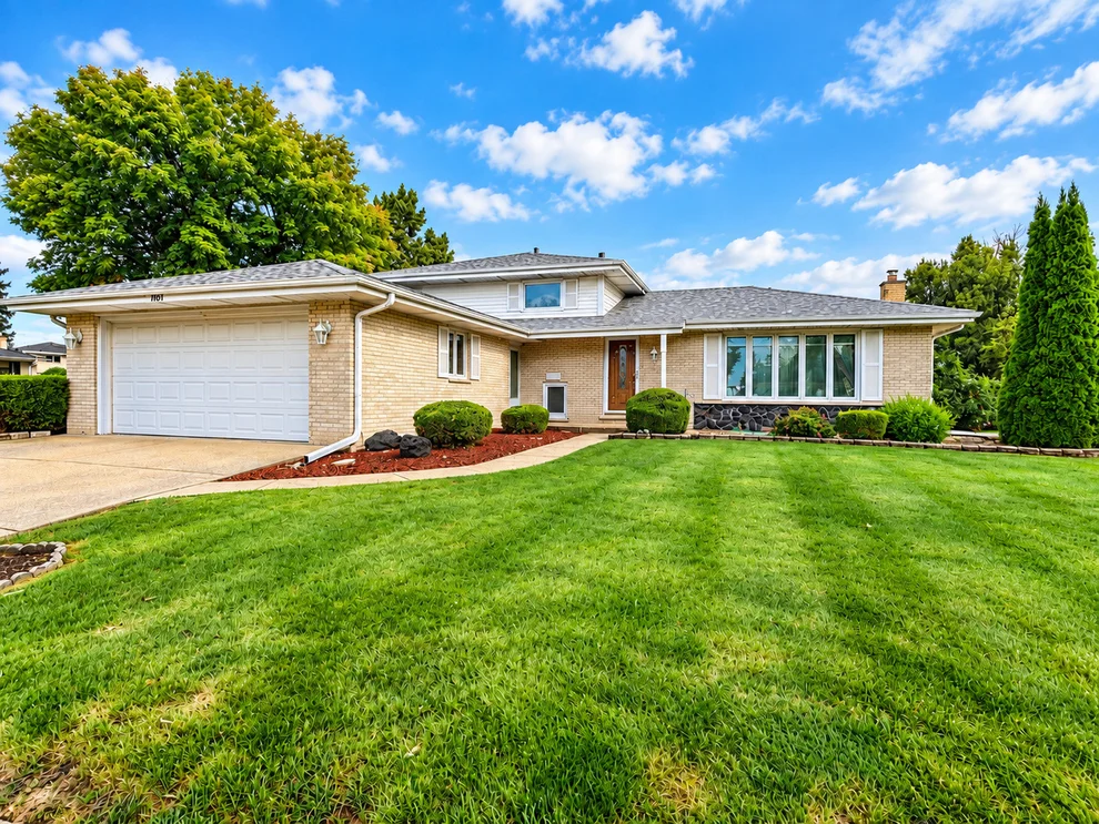 Unit for sale at 1023 S Lancaster Street, Mount Prospect, IL 60056