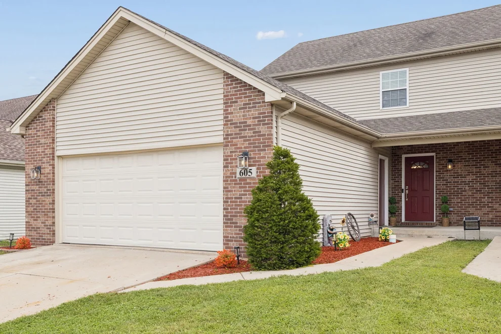 Unit for sale at 605 CIRCLE Drive, Coal City, IL 60416