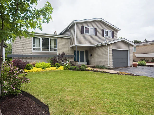 Unit for sale at 9831 N HUBER Lane, NILES, IL 60714