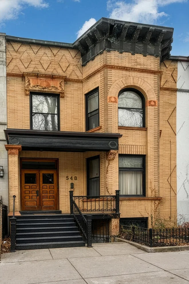 Unit for sale at 548 W Oakdale Avenue, Chicago, IL 60657