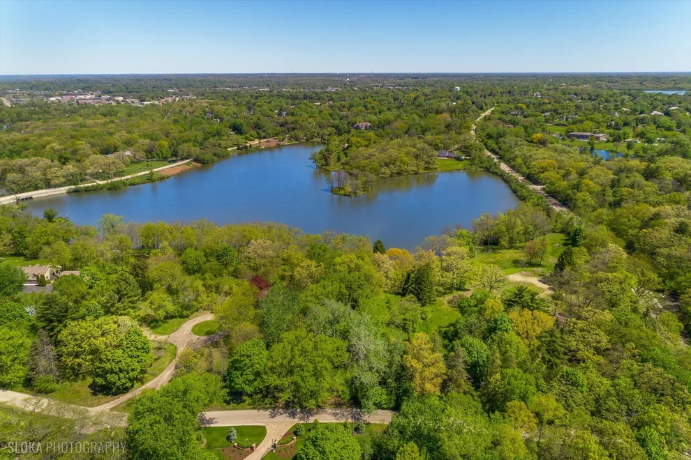 Unit for sale at 41 Hawthorne Lane, Barrington Hills, IL 60010