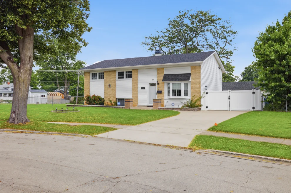 Unit for sale at 170 E ALTGELD Avenue, Glendale Heights, IL 60139