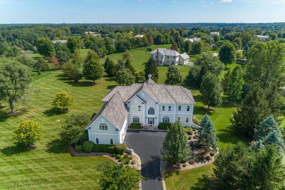 Unit for sale at 23733 N Lookout Pointe Road, Lake Barrington, IL 60010