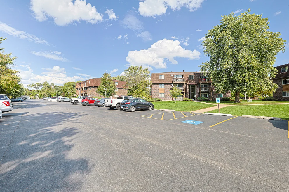 Unit for sale at 19380 Wolf Road, Mokena, IL 60448